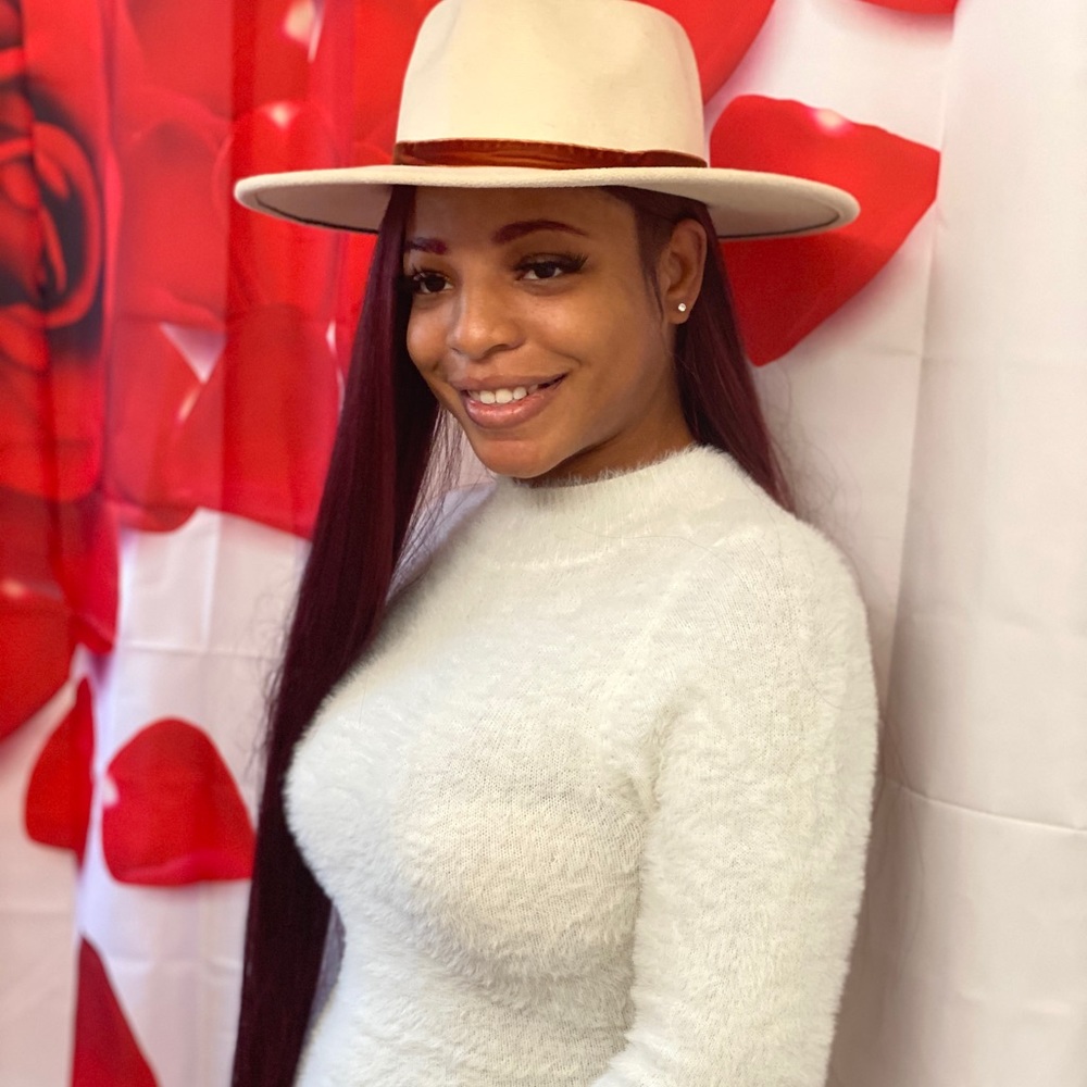 Meet your Posher, Monique